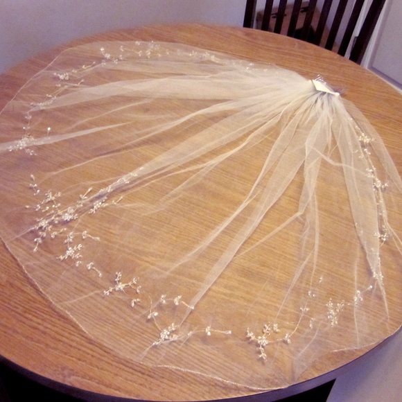 Ivory Medium Elbow Length Bridal Veil main image 5
